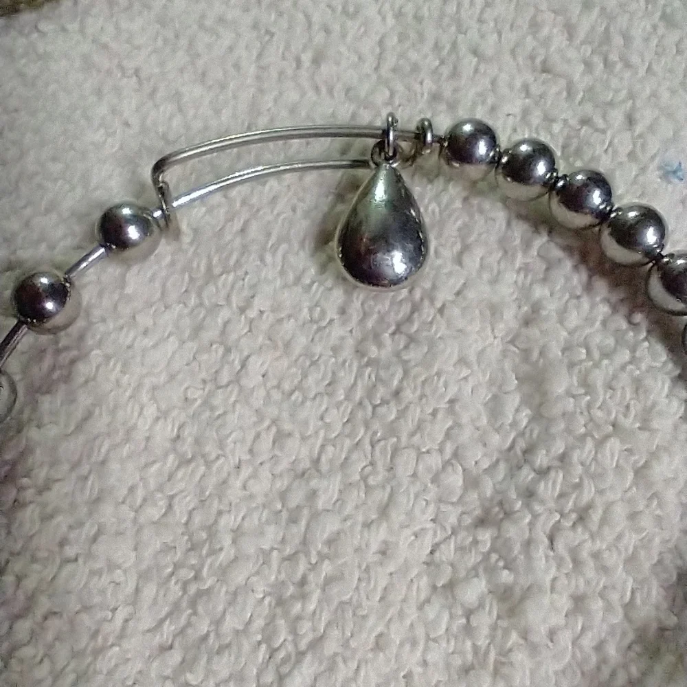 Silvertone beaded wire bracelet